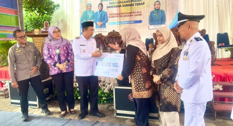 Momen Pelantikan Pj Kades Kasang Pudak Diwarnai Penyerahan Santunan BPJS Ketenagakerjaan